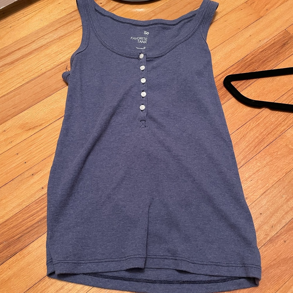 purple tank top
